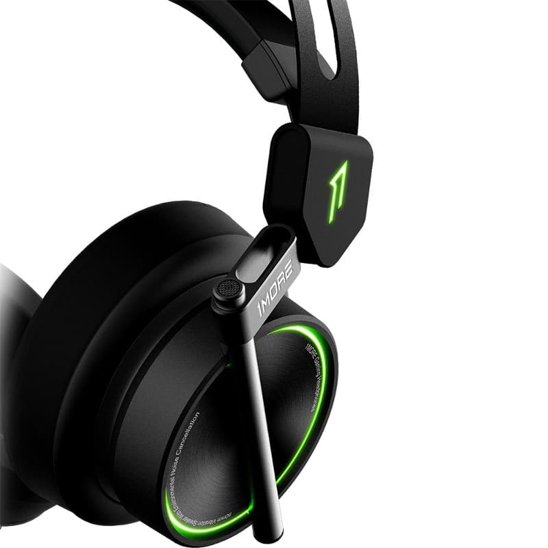 1More Spearhead VR H1005 Gaming 7.1 casque: oreillettes noires, anneaux LED verts, arceau métal, micro perche, logo lumineux, design robuste et moderne