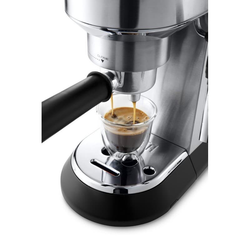 DeLonghi EC 685.M Cafetera Espresso en acero inoxidable, diseño compacto, portafiltro con doble salida y bandeja recogegotas, prepara espresso cremoso