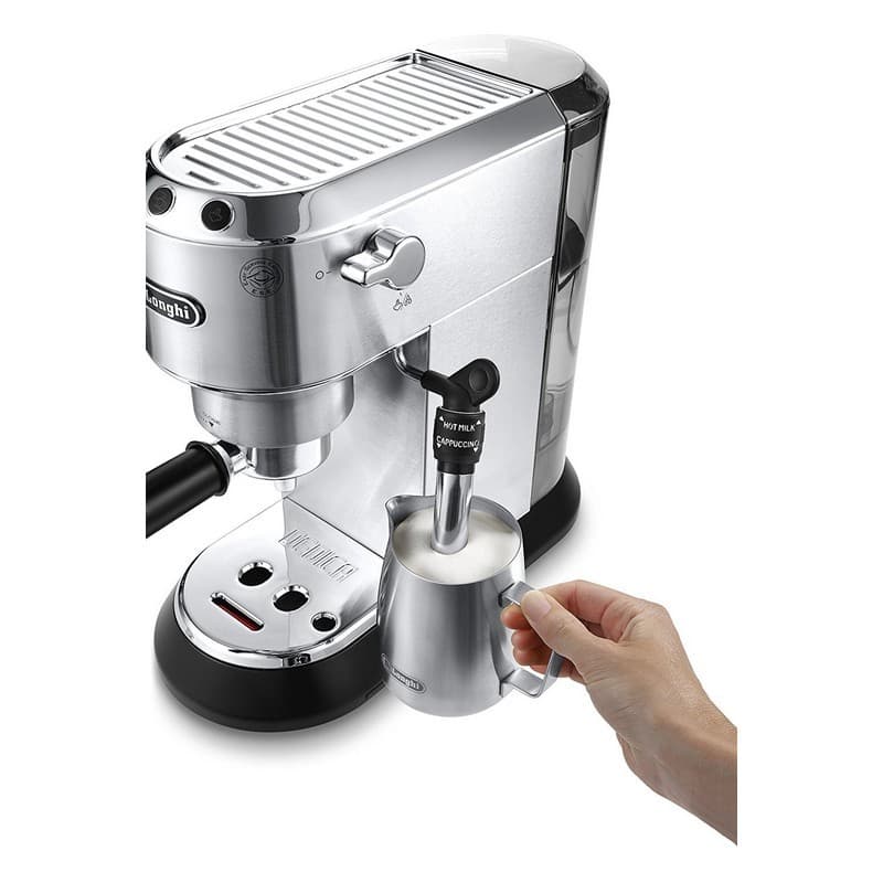 DeLonghi EC 685.M cafetera espresso plateada con vaporizador de leche ajustable, portafiltro lateral, bandeja superior acanalada y depósito de agua