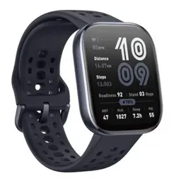 Amazfit Bip 6 Negro con pantalla cuadrada, correa de silicona perforada y bordes curvos; muestra ritmo cardíaco, distancia, pasos y estadísticas de actividad