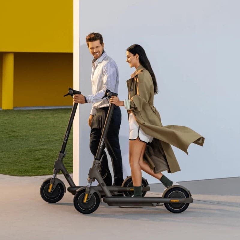 Xiaomi Electric Scooter 4 Pro Max Gris - Trottinette électrique - en cours d'utilisation