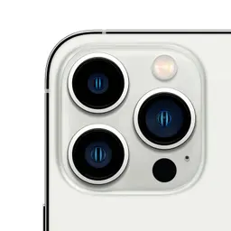 iPhone 13 Pro Max 256GB Prateado Renovado Condição excelente; módulo de câmera tripla em detalhe com lentes grandes e flash, acabamento em alumínio prata
