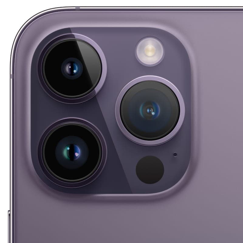 Módulo de cámaras del iPhone 14 Pro morado oscuro: triple lente con gran angular y teleobjetivo, flash True Tone y sensor LiDAR en acabado mate premium.