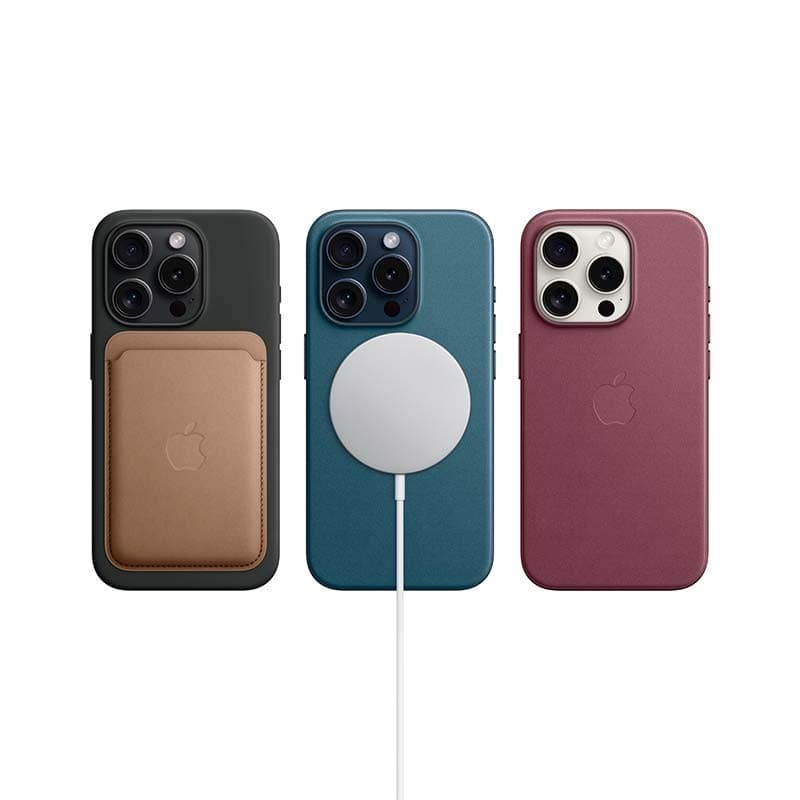 iPhone 15 Pro 5G 256Go e‑SIM Titane Bleu Renewed Excellent avec coques vert, bleu et bordeaux, module MagSafe et porte‑cartes cuir intégré