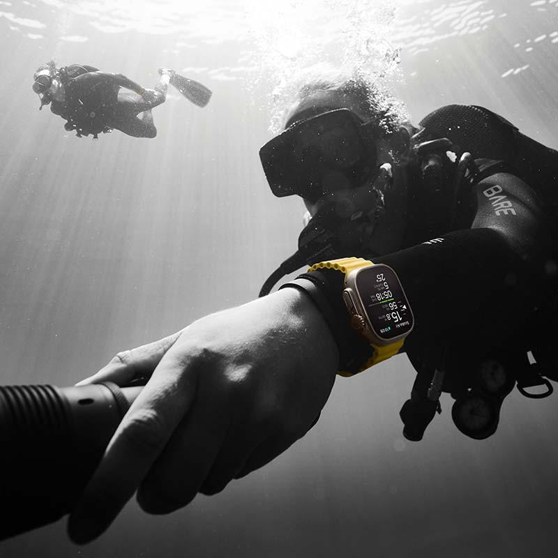 Apple Watch Ultra Titane avec Bracelet Ocean Jaune