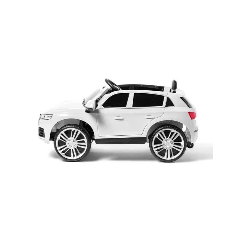 Audi Q5 12V Blanco para niños con carrocería SUV, puertas funcionales, llantas deportivas plateadas, volante negro y detalles realistas en faros y parrilla