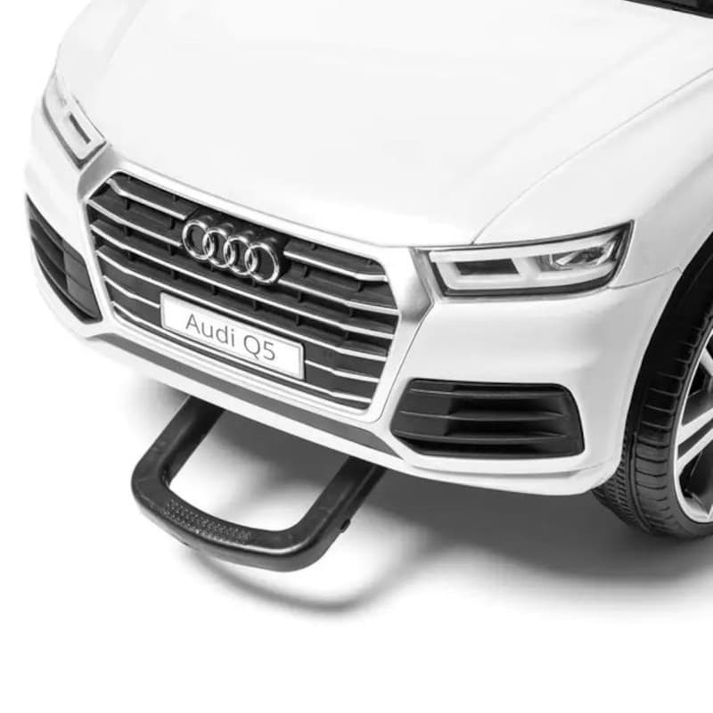 Parrilla frontal del Audi Q5 12V Blanco para niños, con logotipo de cuatro aros, faros LED, detalle de matrícula Audi Q5 y estribo retráctil negro