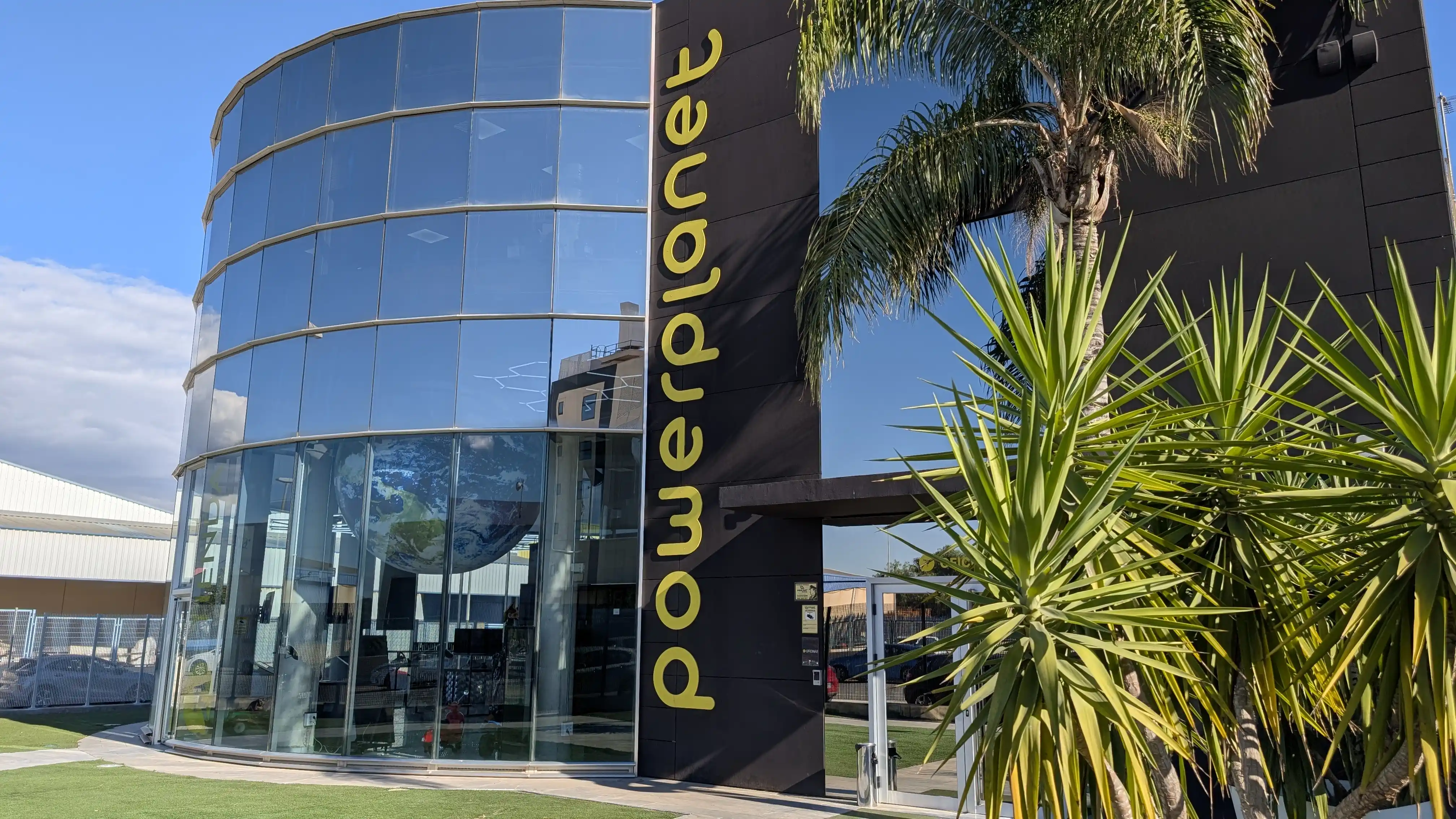 Fachada da loja Powerplanet em Totana