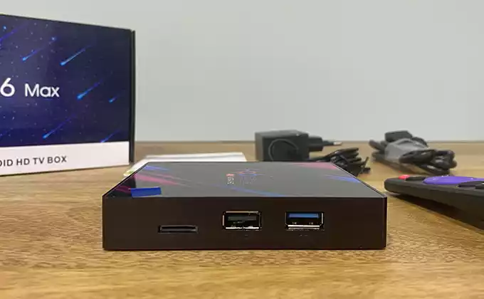 H96 Max Android TV com armazenamento em cartão de memória e portas USB