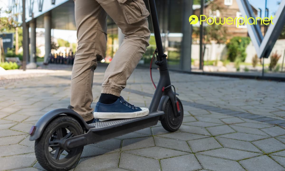 Normativa patinete eléctrico 2026, seguro, registro DGT, casco y luces