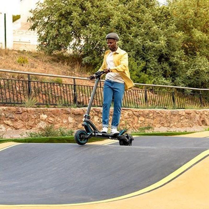 BooZter : cette trottinette électrique pliable pèse moins de 7 kg et rentre  dans un sac à dos - NeozOne