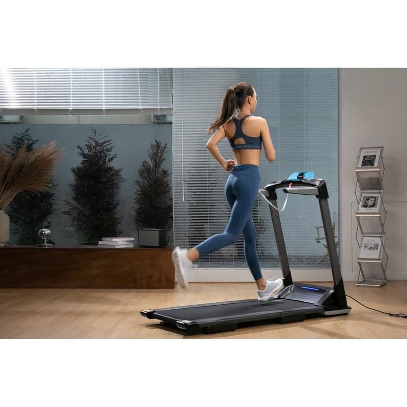 Cinta de Correr Plegable OVICX Q2S Plus - mujer corriendo sobre la cinta, vista trasera