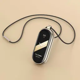 photographie réelle du Pendentif Xiaomi Smart Band 8 Adaptateur Métallique Or et Collier Noir