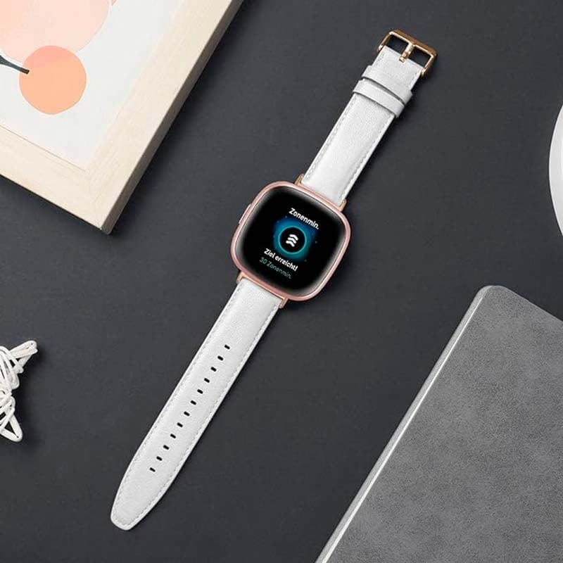 Fotografia real da Pulseira de couro branco para Fitbit Versa 4