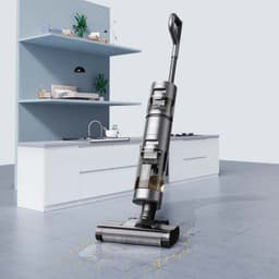 Dreame H11 Max Aspirador Sem Fio e Sem Saco, cinza, corpo vertical com reservatório transparente, rolo largo limpando piso molhado com detritos na cozinha