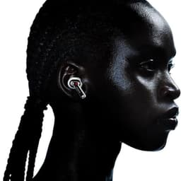  Nothing Ear White - Casque Bluetooth image du casque sur une personne