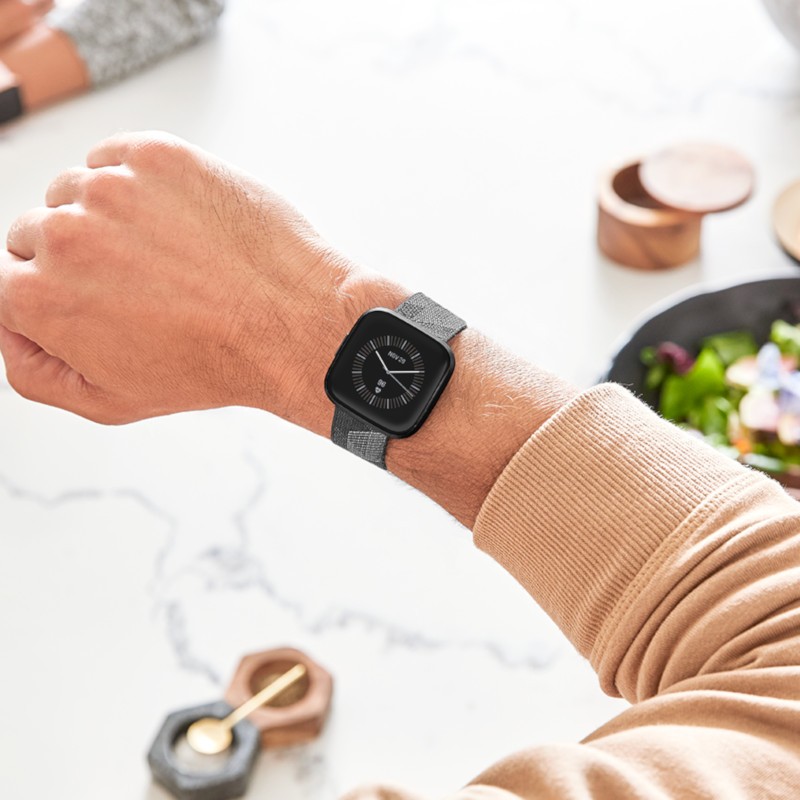 Fitbit Versa 2 Edição Especial Cinzento / Pulseira Têxtil Cinzenta - Item3