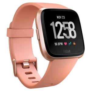 Fitbit Versa Melocotón / Oro Rosa Aluminio - Smartwatch - Color Melocotón - Notificaciones de smartphone - Monitorización del ritmo cardiaco - Autonomía de hasta 4 Días - Fases del Sueño -  Sumergible hasta 50 metros - Monitoriza los largos que haces - 