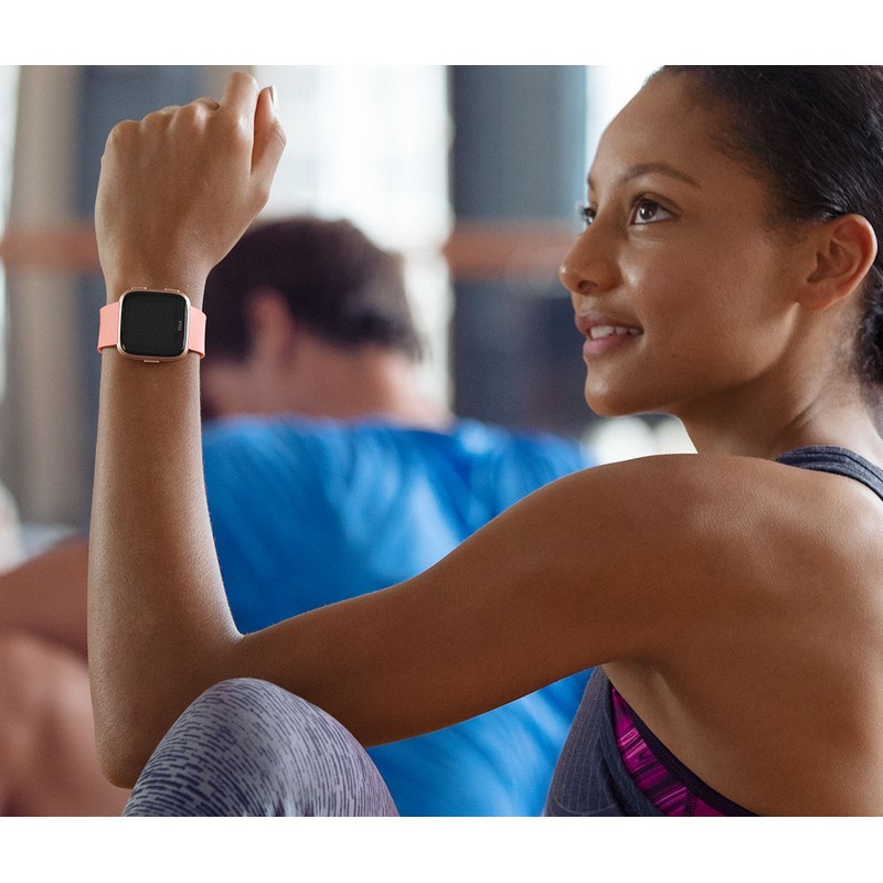 Fitbit Versa Pêssego / Rosa Dourado Alumínio - Smartwatch - Cor de pêssego - Notificações de smartphones - Monitoramento da frequência cardíaca - Autonomia de até 4 dias - Fases do sono - Submersível até 50 metros - Monitore os comprimentos que você faz - Item4