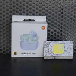 Photo réelle de la boîte des écouteurs sans fil Xiaomi Redmi Buds 5 Pro Violet
