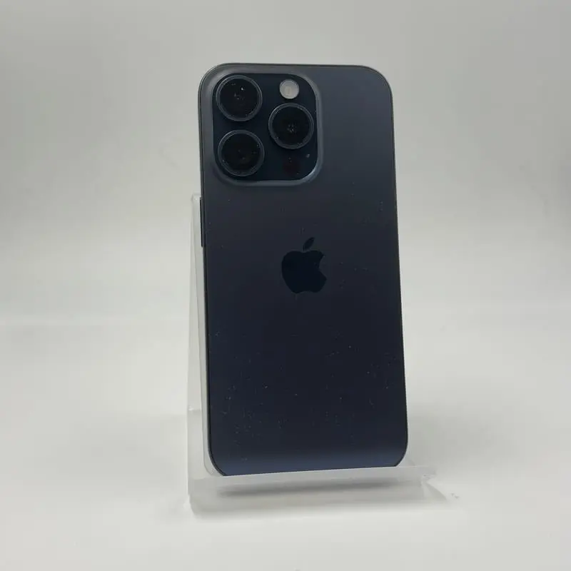 Photo arrière réelle de l'Apple iPhone 15 Pro 5G 128 Go Bleu Titane Reconditionné - Excellent État