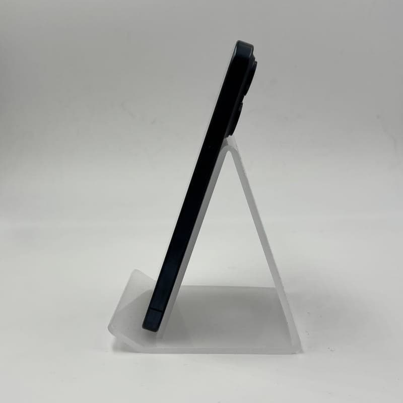 Photo réelle du côté gauche de l'Apple iPhone 15 Pro 5G 128 Go Bleu Titane Renouvelé - Excellent État