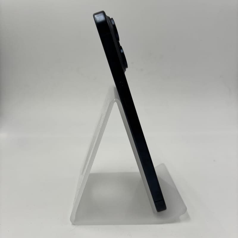 Photo réelle du côté gauche du téléphone portable Apple iPhone 15 Pro Max 256 Go Bleu