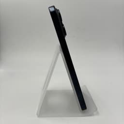 Photo réelle du côté gauche du téléphone portable Apple iPhone 15 Pro Max 256 Go Bleu