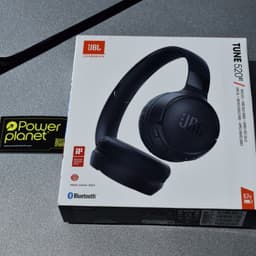 Foto real da caixa preta JBL TUNE 520BT - Fones de ouvido Bluetooth