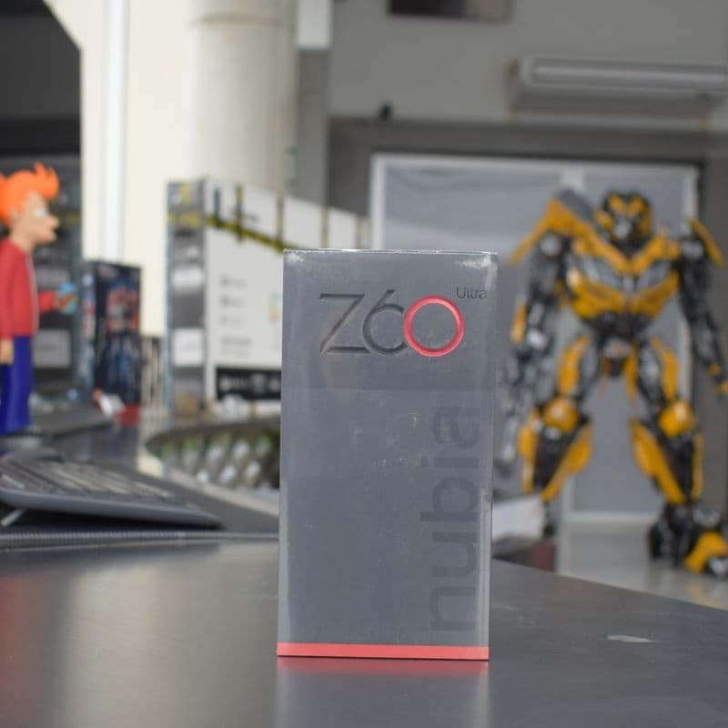 Emballage du Nubia Z60 Ultra 12 Go/256 Go Noir