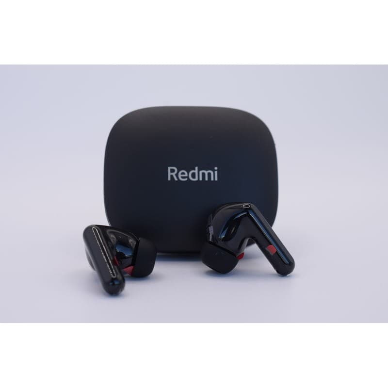 Foto frontal da caixa de carregamento e Xiaomi Redmi Buds 6 Preto com cancelamento de ruído (ANC) - Auriculares Bluetooth