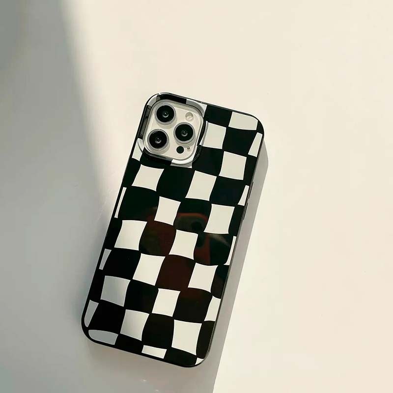 Capa de silicone com estampado de xadrez para iPhone 14 Plus - Item4