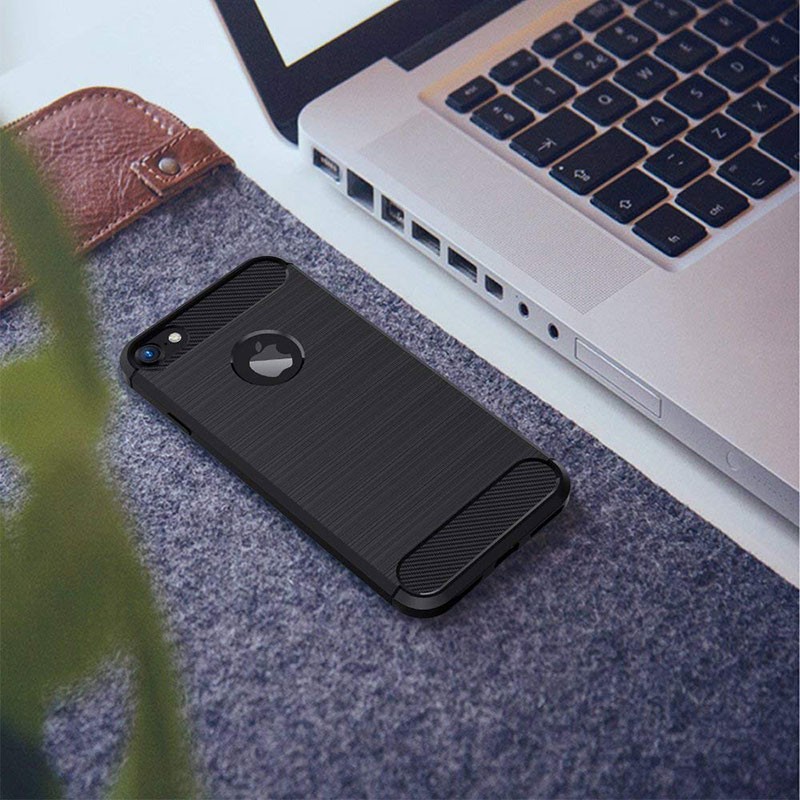 Capa de silicone Carbon Ultra para iPhone 8 / 7 - Item8