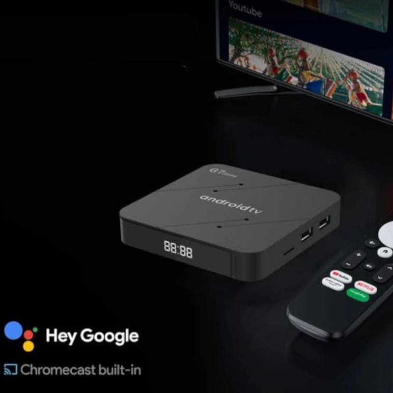 G7 Mini S905W2 com display LED frontal, corpo preto compacto com entradas USB laterais, controle remoto com microfone e Android TV exibido na tela