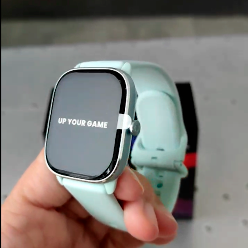 Reloj Smartwatch Amazfit GTS 4 Mini celeste.