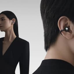HUAWEI FreeClip Rose Gold auriculaires à clip ouverts, design en U élégant, coloris or rose et noir, discrets, confortables et légers autour de loreille