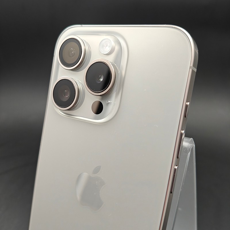 Telemóvel Apple iPhone 15 Pro 256GB Natural Renovado - Condição excelente - Item5