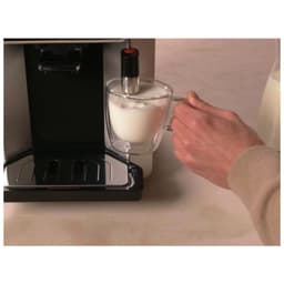 Détail du mousseur de la Machine à café automatique Krups Sensation C10 Noir