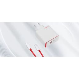 Détail du port double et du câble USB de l'Adaptateur Secteur OnePlus SUPERVOOC 100W