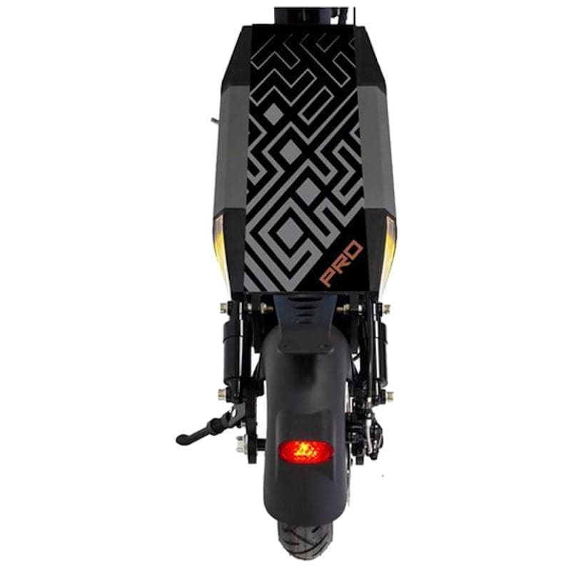 Trotinete Elétrico SmartGyro Crossover Dual Pro Classe B Refurbished vista traseira: pneu largo, guarda-lamas, luz traseira LED e painel superior com padrão