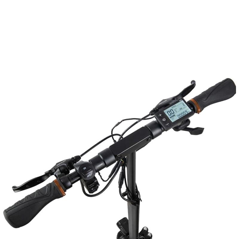Guiador de trotinete elétrica com punhos ergonômicos, ecrã LCD iluminado, acelerador, travões de alavanca e cabos visíveis; acabamento preto refurbishado