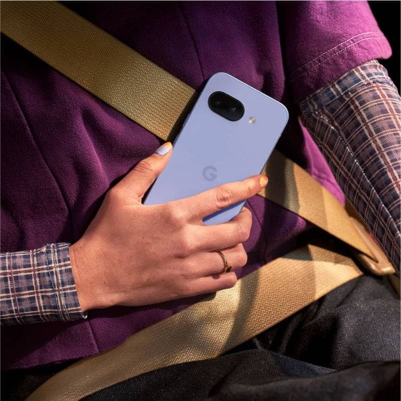 Google Pixel 9a 5G 8GB/256GB Obsidian na mão de uma pessoa