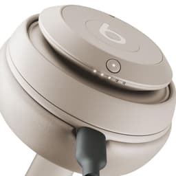 Beats Studio Pro ANC Sable - Casque Bluetooth Détail de la charge