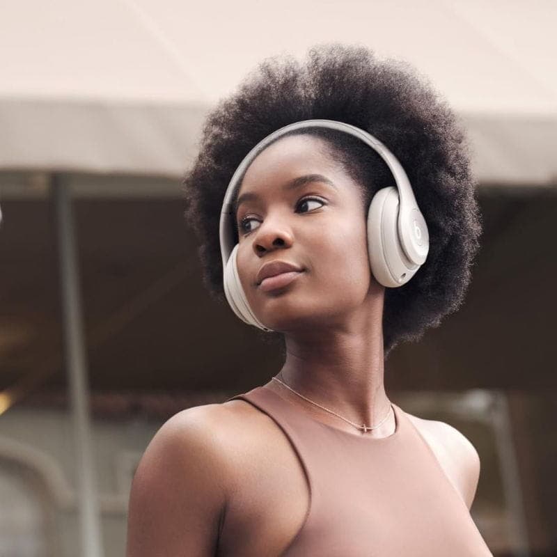 Beats Studio Pro ANC Sand - Casque Bluetooth vu en personne