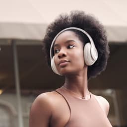 Beats Studio Pro ANC Sand - Casque Bluetooth vu en personne