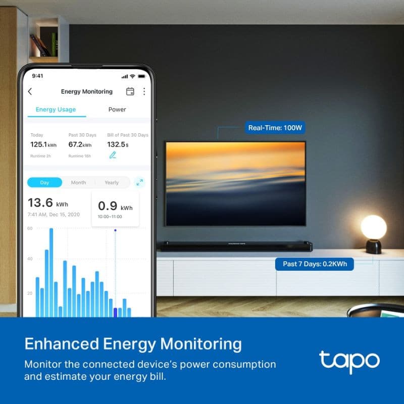 TP-Link Tapo P110 pack 2 Enchufe inteligente con monitoreo de energía en tiempo real, app móvil mostrando gráficos de consumo junto a TV y lámpara