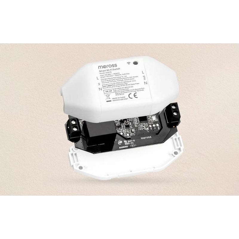 Meross MSS715MA-UN WiFi Switch blanco, compacto, con bornes L/N de entrada y salida, carcasa ovalada y etiqueta técnica impresa para instalación interior. - Ítem4