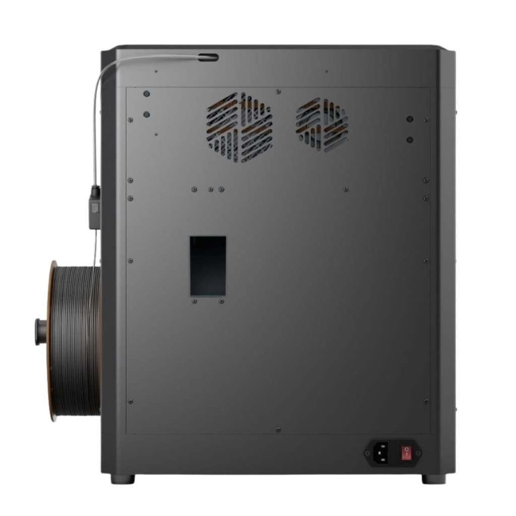 Parte trasera de la Elegoo Centauri Carbon FDM con bobina lateral, ventilaciones dobles, panel metálico negro, puerto de alimentación y cable guía de