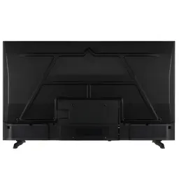 Parte trasera del DAEWOO 55DM56QV 55" UHD Smart TV: panel negro, soporte doble, puertos y ventilación inferior, diseño con refuerzos en forma de V.
