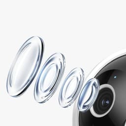 Objectif de caméra en gros plan avec lentilles superposées, verre transparent et bordure noire brillante, détail du module Xiaomi Smart Camera C302 3MP 2K